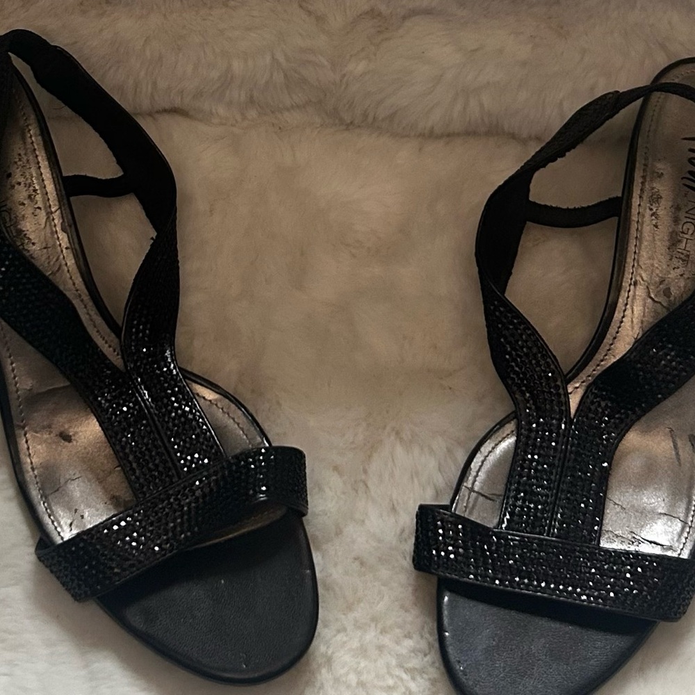 FIONI Black Strappy Heels
